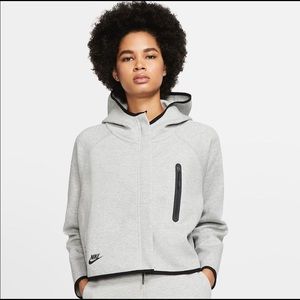NIKE Sportswear Tech Fleece Cape and sweat pants